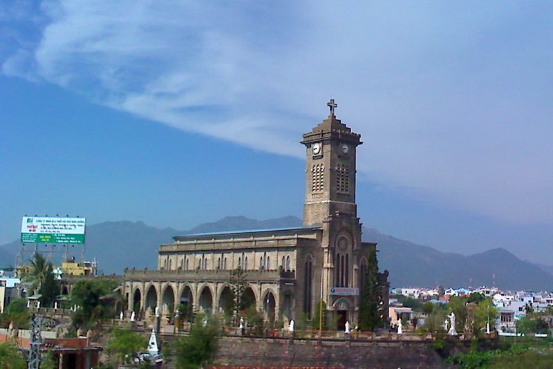 Nhà thờ đá Nha Trang nhìn từ trên cao